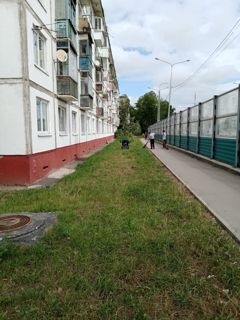 Уборка придомовой территории по адресу: ул. Парковая, д. 19